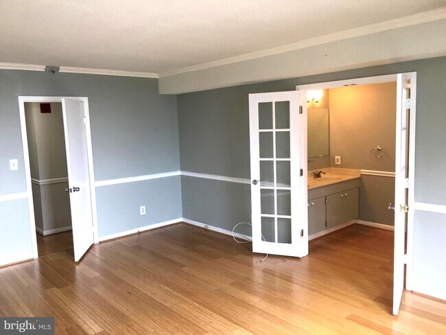 Building Photo - 3713 S George Mason Dr