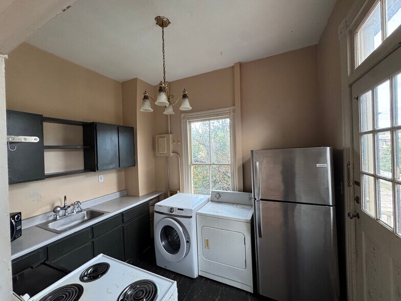 Kitchen - 126 E 39th St