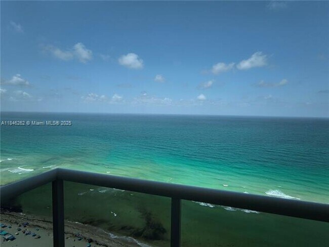 Primary Photo - 19111 Collins Ave