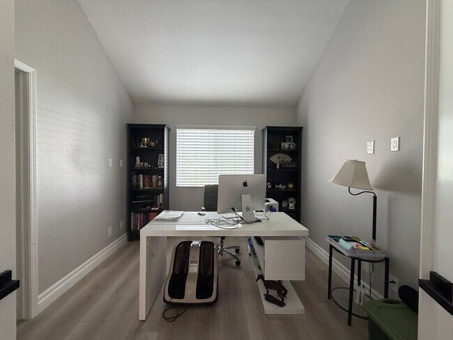 Building Photo - 29164 Greenbrier Pl