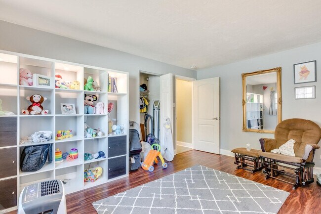 Building Photo - 9410 Lawrence Ct