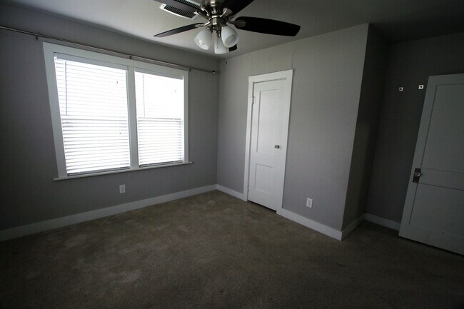 Building Photo - Awesome Home w/ 1/1 Studio Flex Space Just Half Block from Thomas Park!