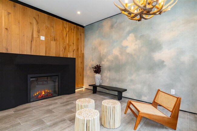 Building Photo - 300 Arno Dr