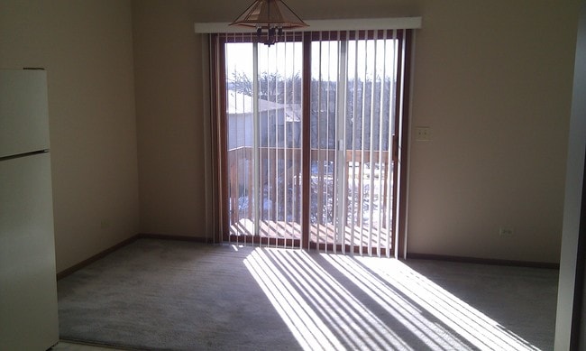 Building Photo - 280 WoodridgeUnit C