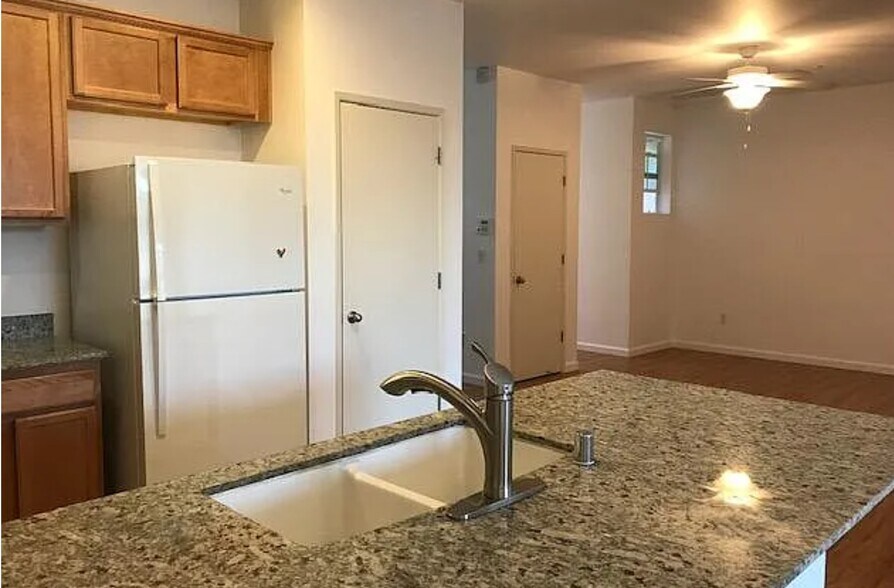 Building Photo - 209 Elworthy Ranch Cir