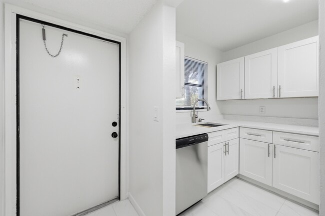 Building Photo - 4700 Lucerne Lakes Blvd W