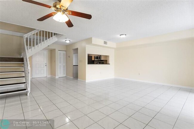 Building Photo - 640 N University Dr