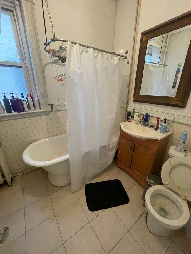 Building Photo - 9/1 No Fee! Massive 4BR/1.5BA near Audubon Circle, BU, Kenmore, Longwood!