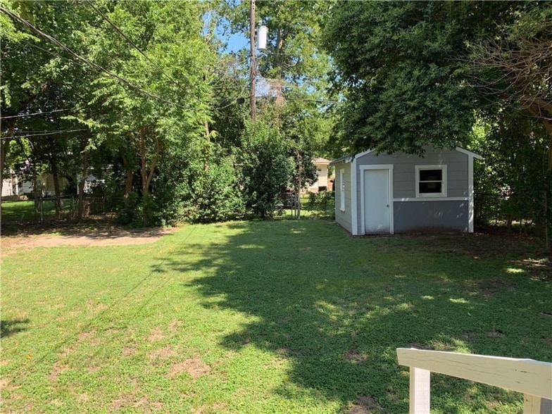 Building Photo - 3117 Wenz Ave
