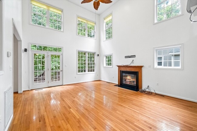 Building Photo - 4107 Lakeview Pkwy