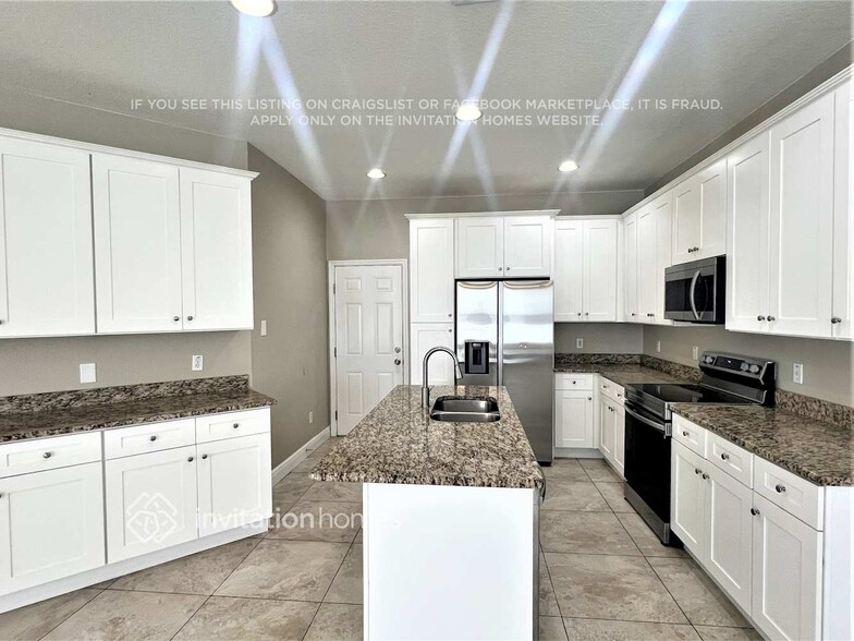 Building Photo - 481 Dagama Dr