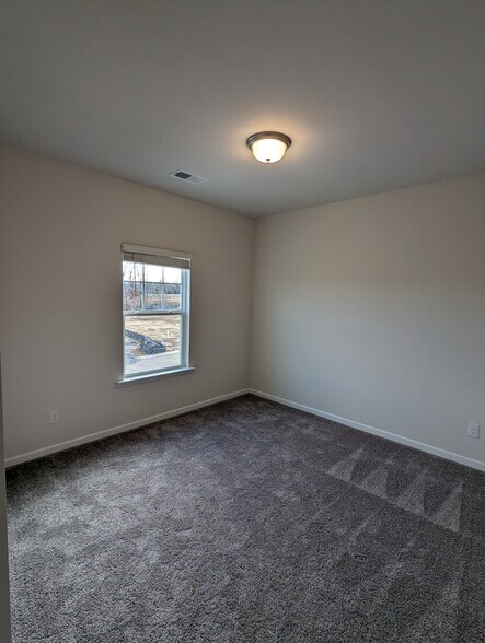 Building Photo - Room in House on Gala Ln