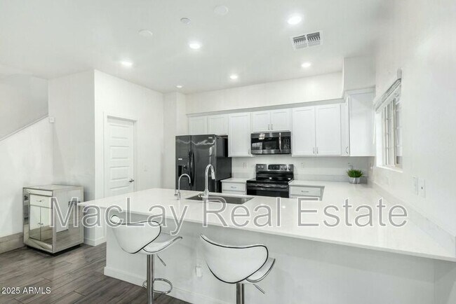 Building Photo - 1918 E Bridgeport Pkwy