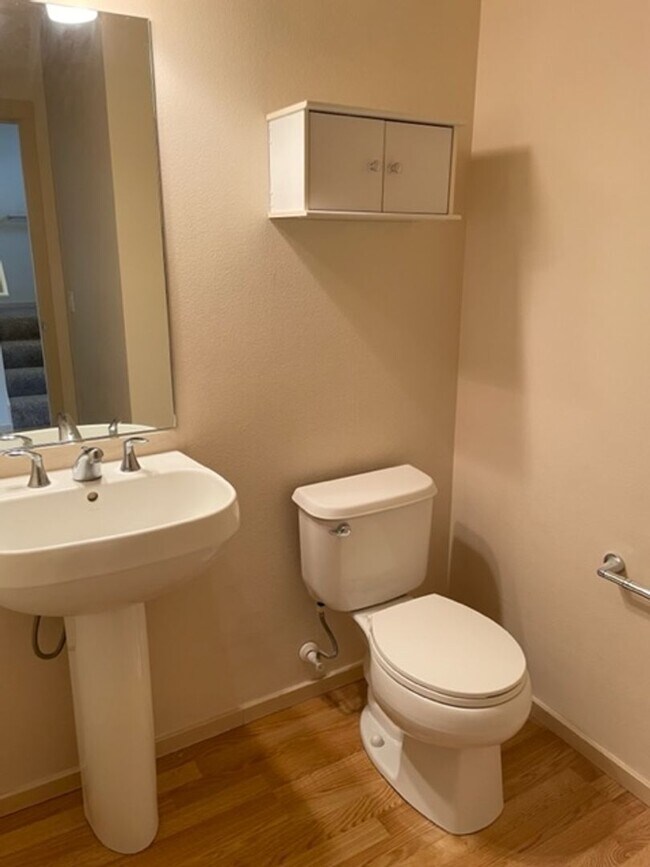 Building Photo - Beautiful 3 Bed 2.5 Bath Townhome in Talus, Issaquah