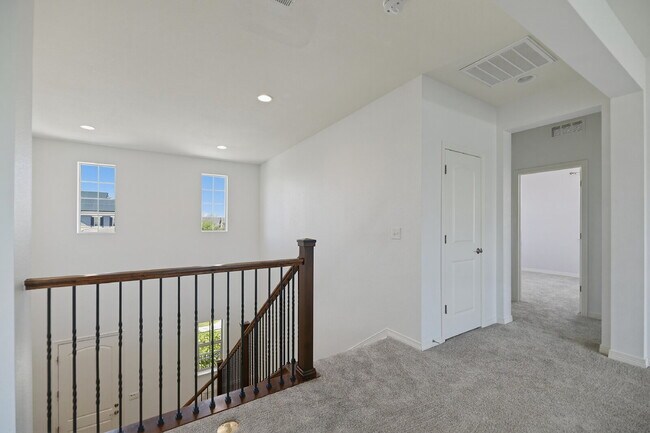 Building Photo - $4,340.95, 5 Beds - 3.5 Bath, Single Family Home in Broomfield with Pool Access!