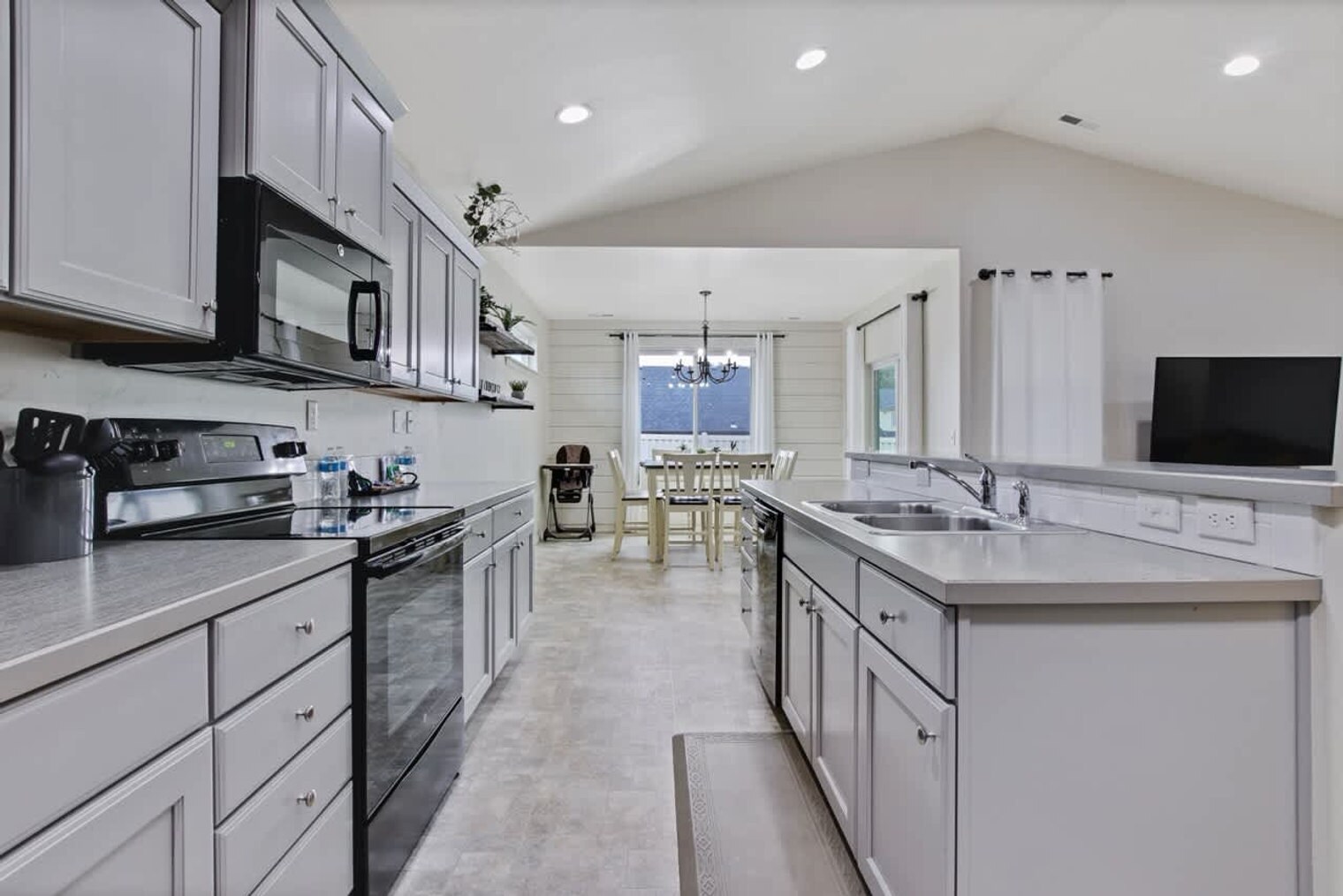 Building Photo - 2213 E Elm Grove Dr