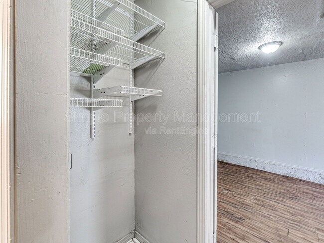 Building Photo - 601 N Wisconsin Ave