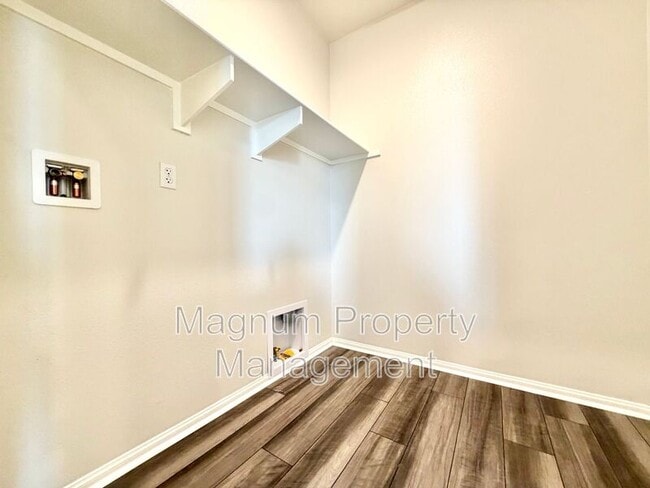 Building Photo - 40617 Birchfield Dr