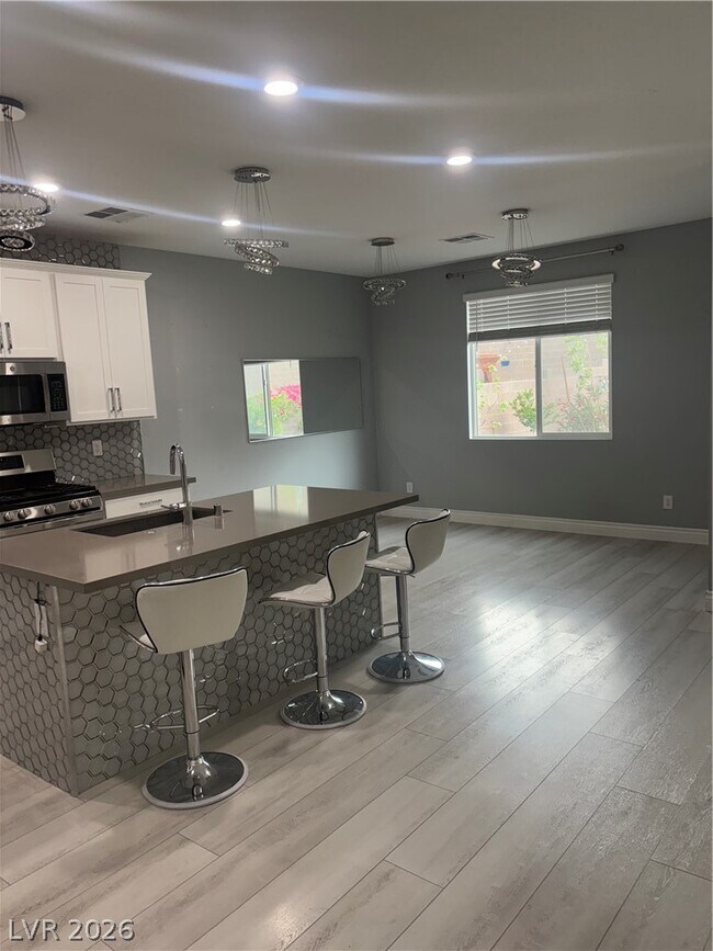 Building Photo - 6829 Chargehand Ave