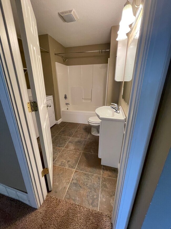 Building Photo - 503 Putnam St