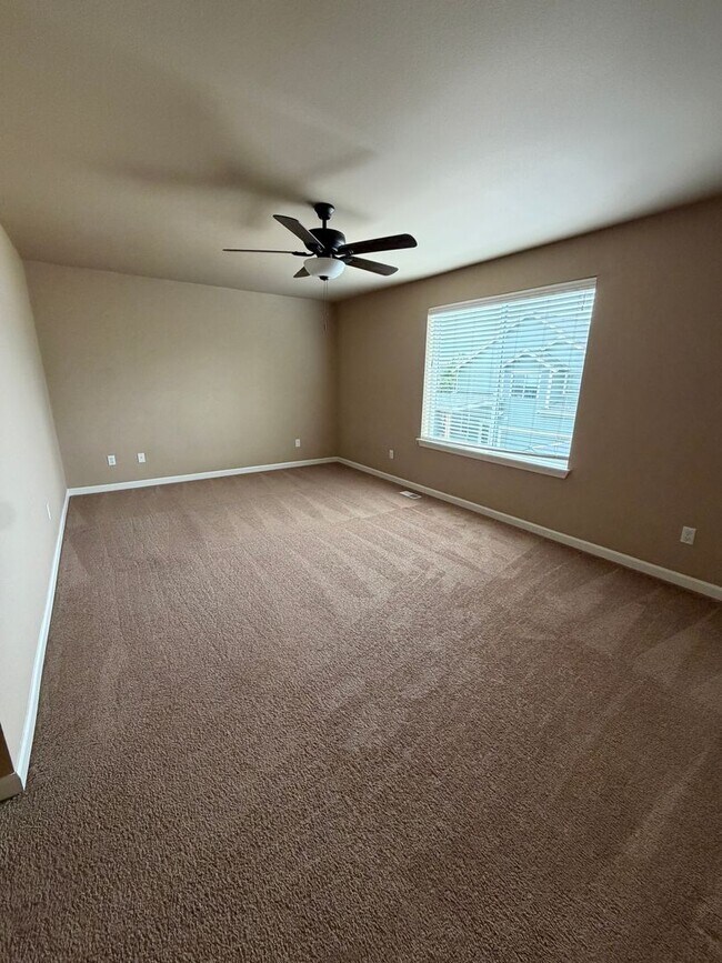 Building Photo - 1415 Grindstone Dr SE