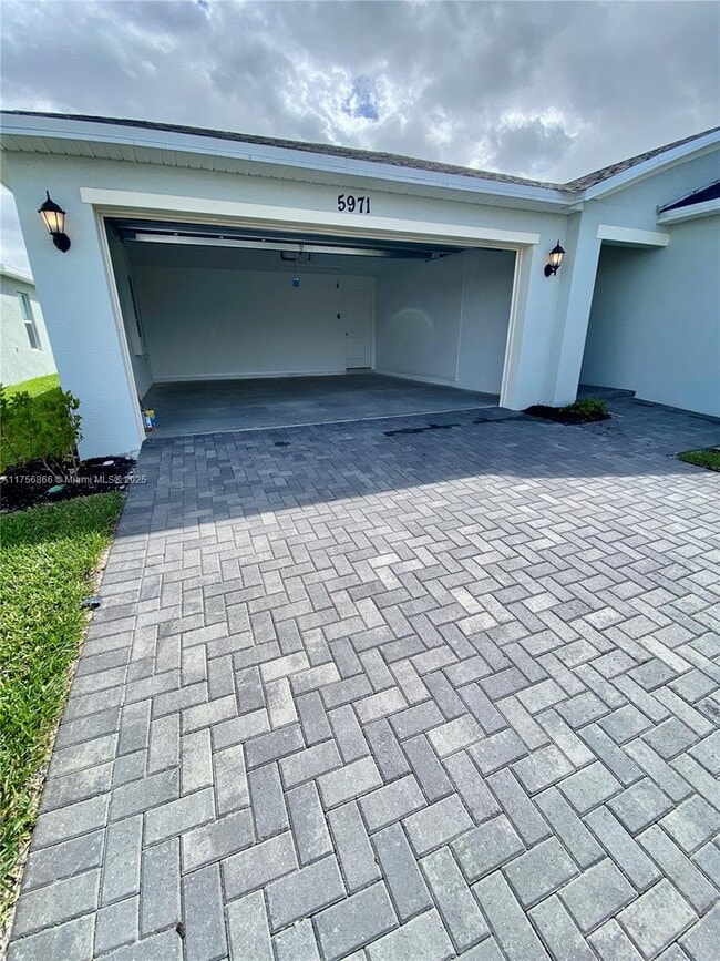 Building Photo - 5971 Pickering Dr