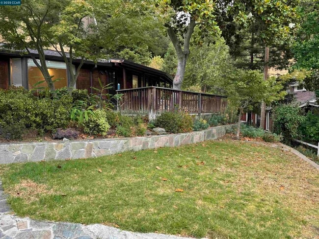 Building Photo - 1139 Sierra Vista Way