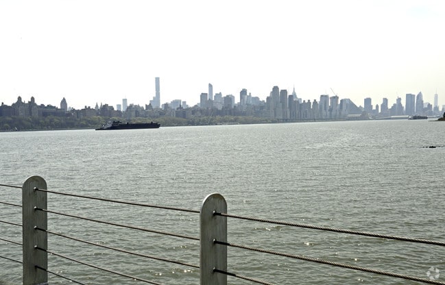 Building Photo - The View at Edgewater