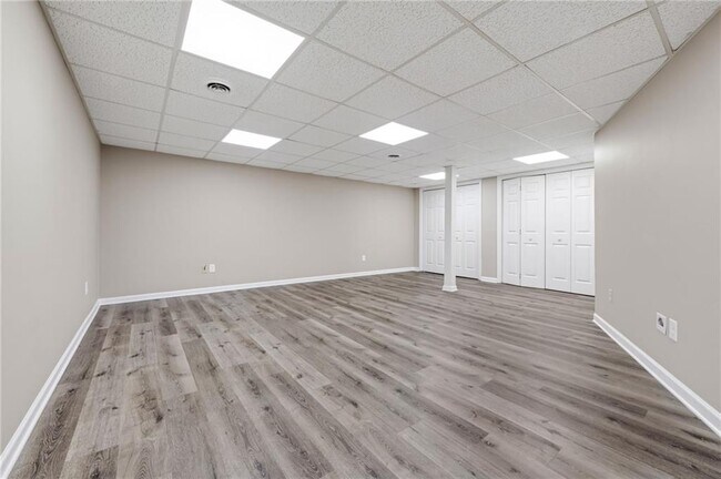 Building Photo - 1809 Shelburne Ridge