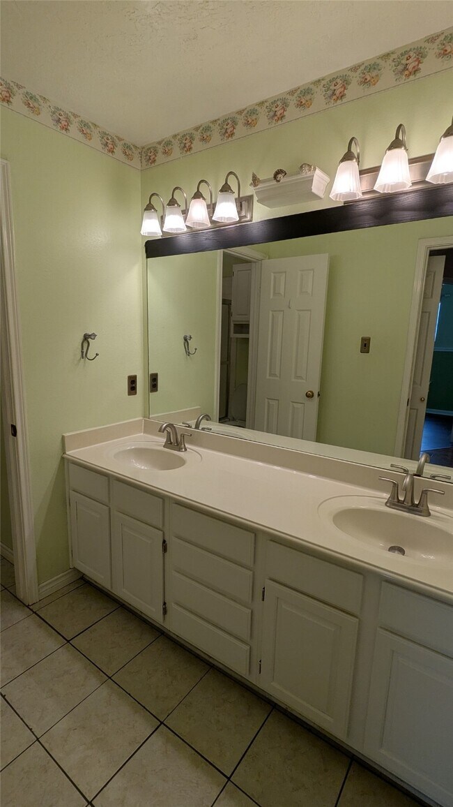 Building Photo - 18319 N Willow Bluff Rd