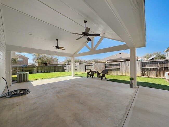 Building Photo - 3301 Clover Hill Ln
