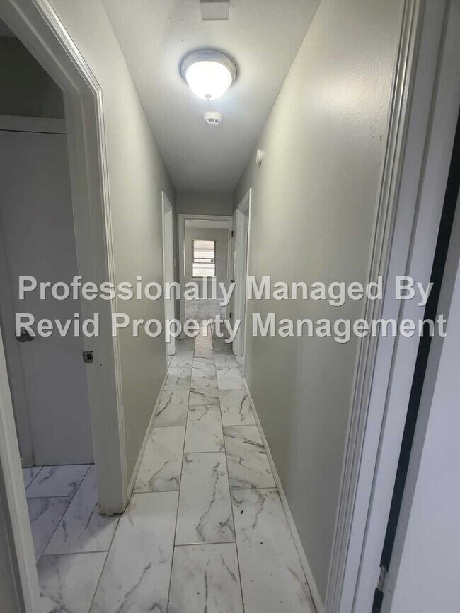 Building Photo - FIRST MONTH FREE!!! Newly Renovated 3 Bedroom Home!