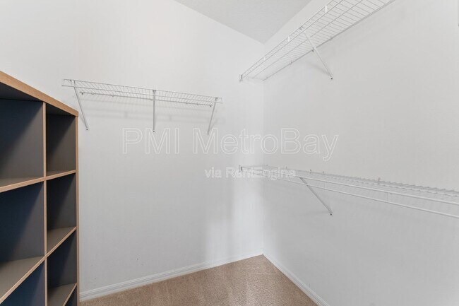 Building Photo - 5873 Fishhawk Ridge Dr