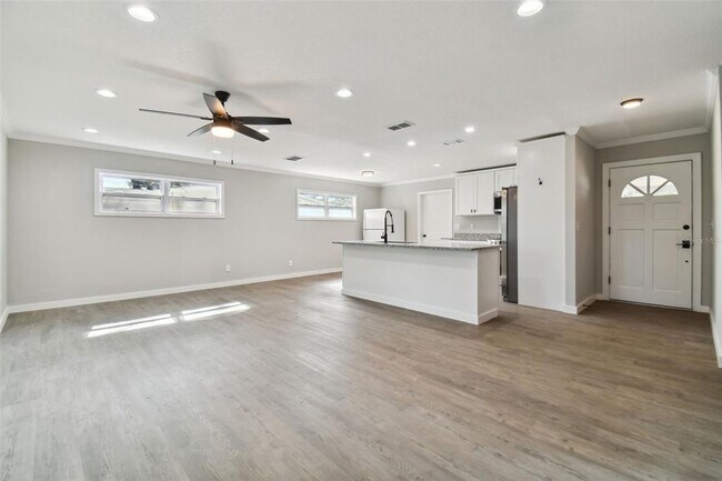 Building Photo - 535 W Palmeden Dr