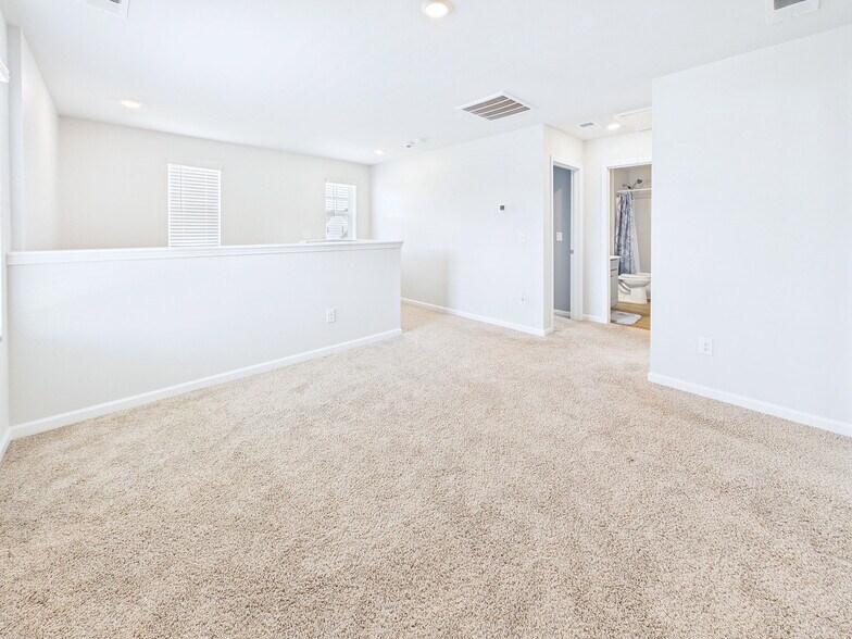 Building Photo - 7047 Woodline Dr SW