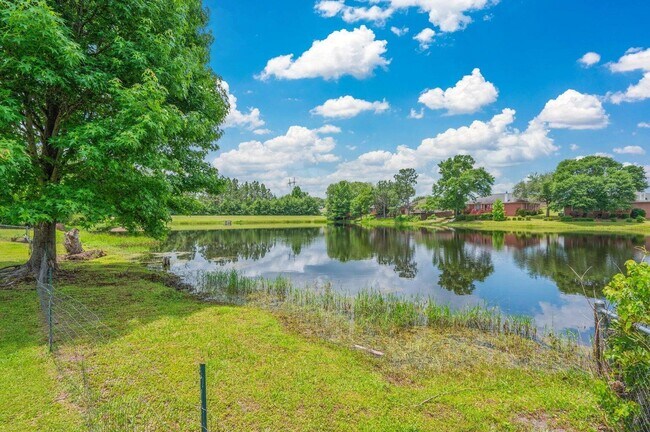 Building Photo - 422 Shoal Lake Dr
