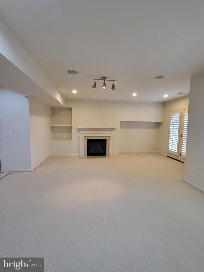 Building Photo - 3-Level Townhome at Lansdowne on the Potomac