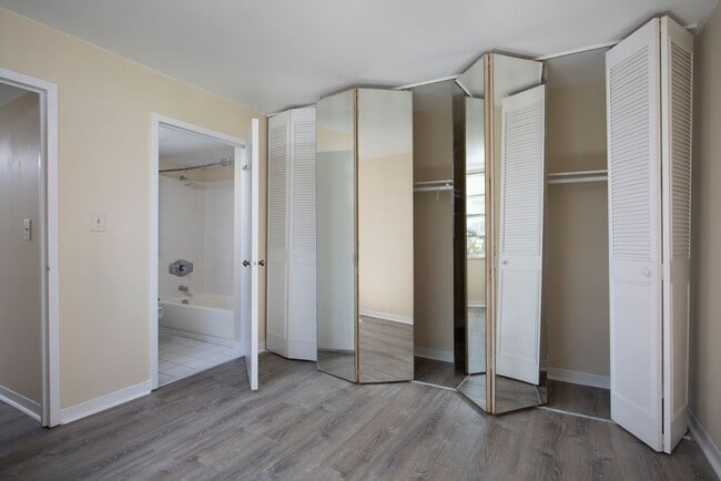 Building Photo - 2 Bedroom 2 Bathroom in Santa Clara Condo