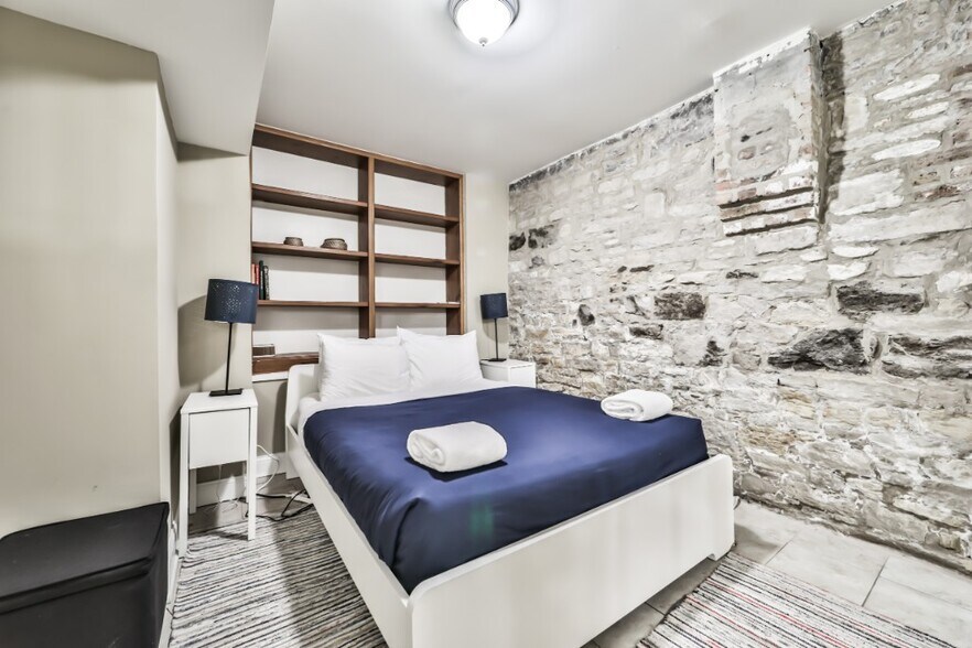 Building Photo - 1851 N Lincoln Ave