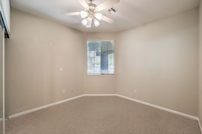 Building Photo - single story / 3 car garage / 3 bedrooms / 3 baths