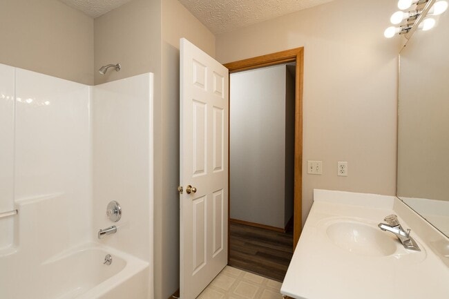 Building Photo - 3 Bedroom 2 Bathroom in Carden Meadows nei...