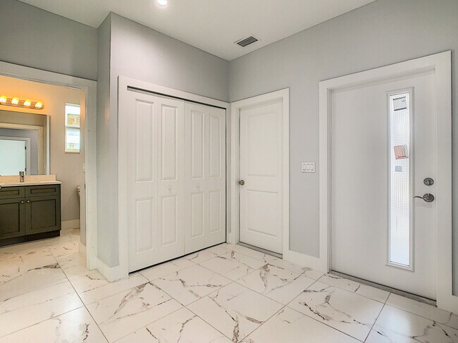 Building Photo - 5237 Jennings St