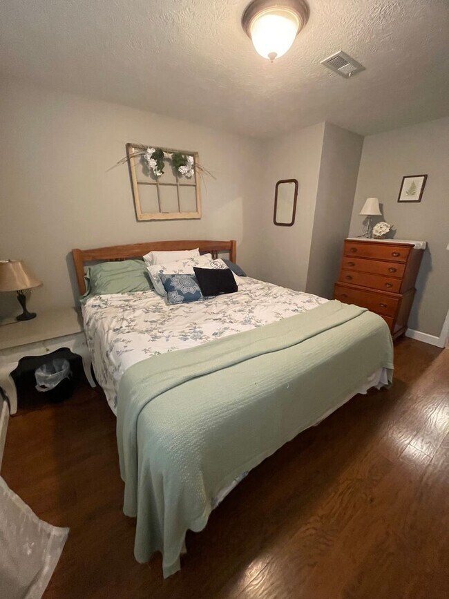 Building Photo - PRE-LEASING - Fully Furnished 6mo Short Term Rental in Ozark