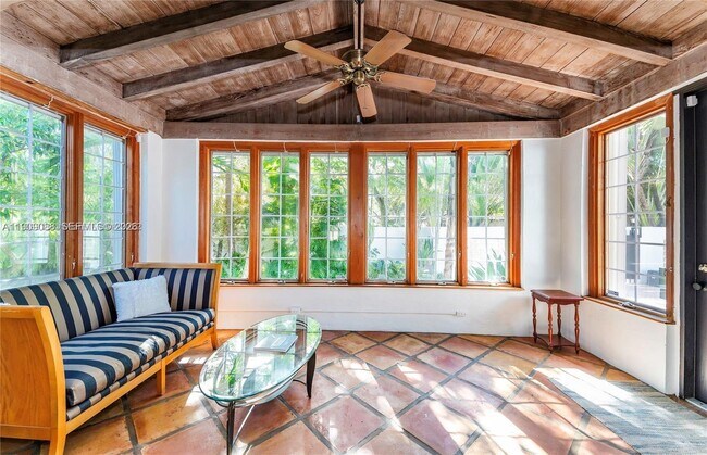 Building Photo - 2379 Overbrook St