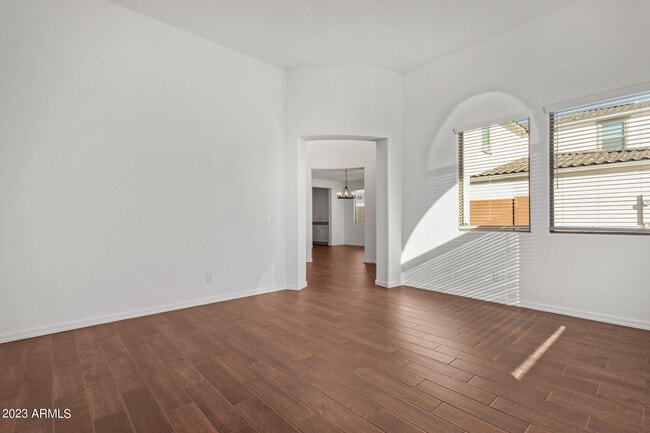 Building Photo - 14038 W Desert Hollow Dr