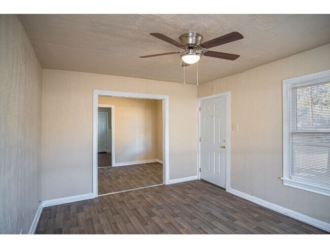 Building Photo - Great Amazing Home So Close to Downtown