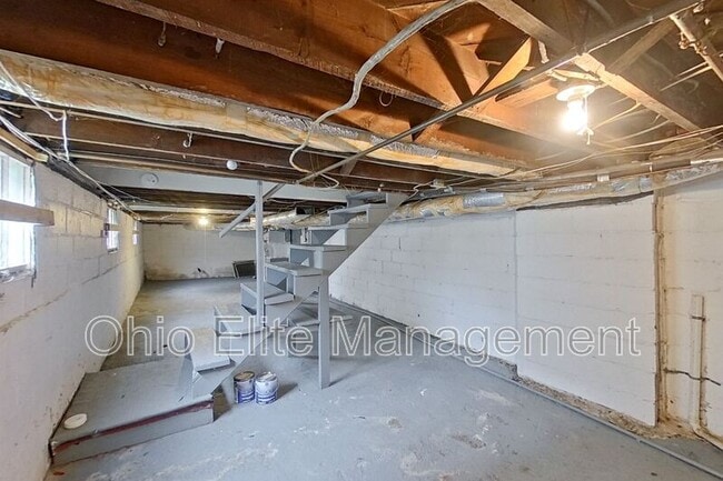 Building Photo - 461 Reinhard Ave