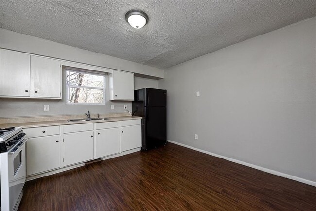 Building Photo - 1935 W Stone St