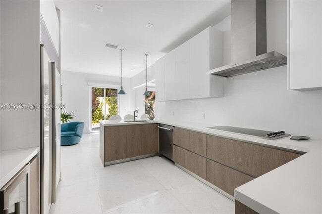 Building Photo - 2760 Brickell Ct