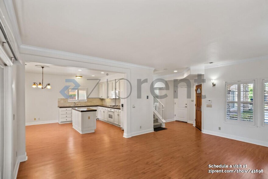 Building Photo - 742 Creekside Ct